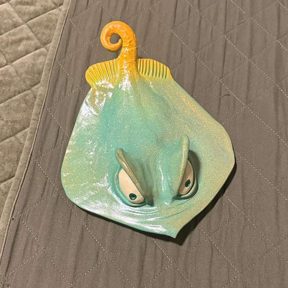Oscar the stingray by Mike Quinn
